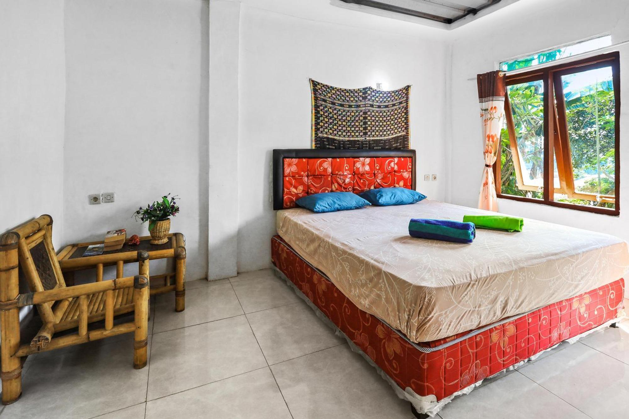 Palulu Garden Homestay Labuan Bajo Exterior photo